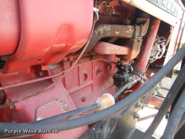 image for item GC9544 1967 Farmall 706 tractor