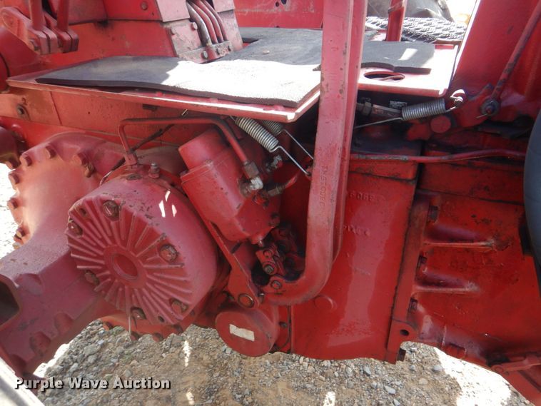 image for item GC9544 1967 Farmall 706 tractor