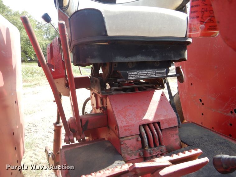 image for item GC9544 1967 Farmall 706 tractor