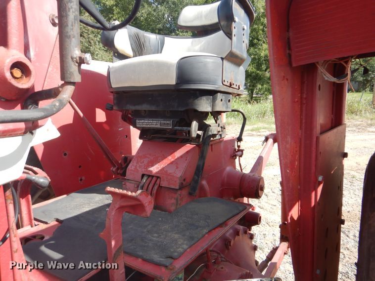 image for item GC9544 1967 Farmall 706 tractor