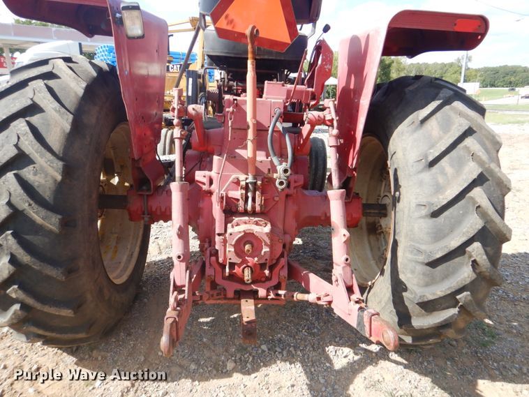 image for item GC9544 1967 Farmall 706 tractor
