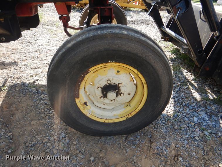 image for item GC9544 1967 Farmall 706 tractor