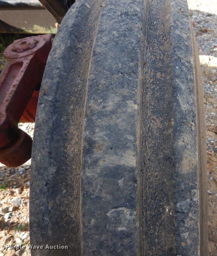 image for item GC9544 1967 Farmall 706 tractor