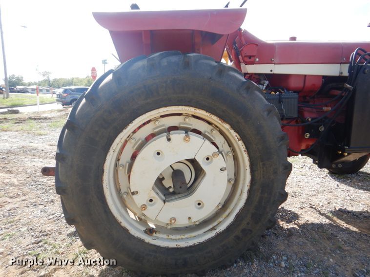 image for item GC9544 1967 Farmall 706 tractor