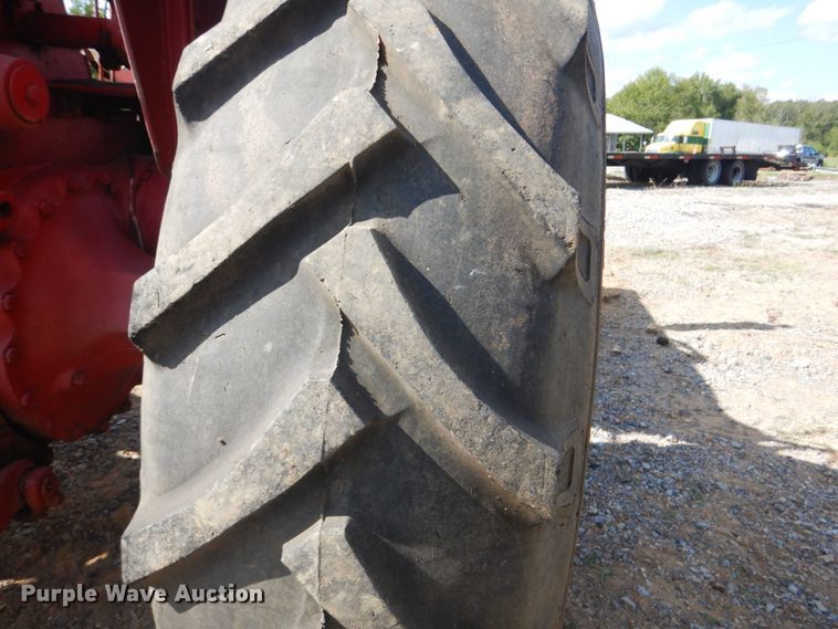 image for item GC9544 1967 Farmall 706 tractor