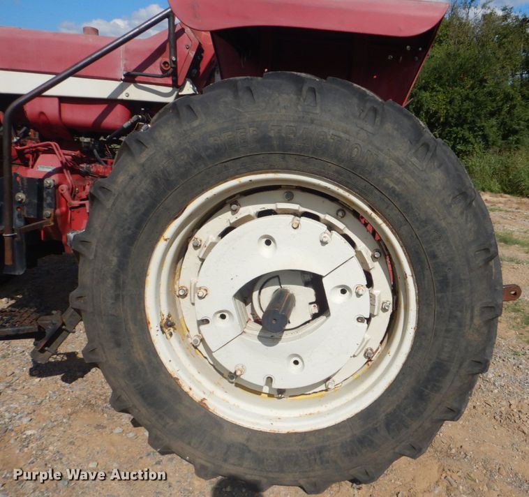 image for item GC9544 1967 Farmall 706 tractor