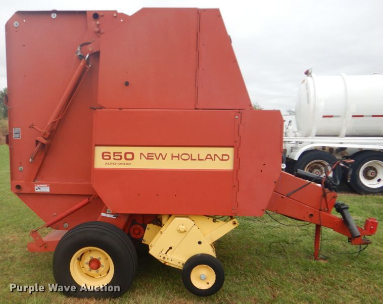 image for item GC9568 New Holland 650 round baler