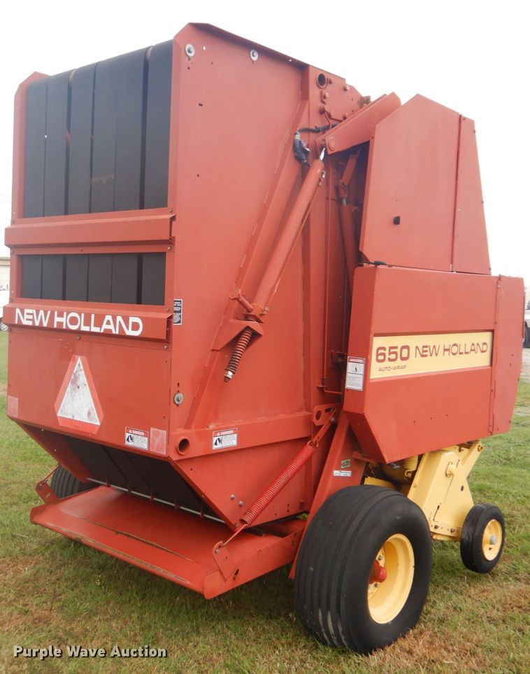 image for item GC9568 New Holland 650 round baler