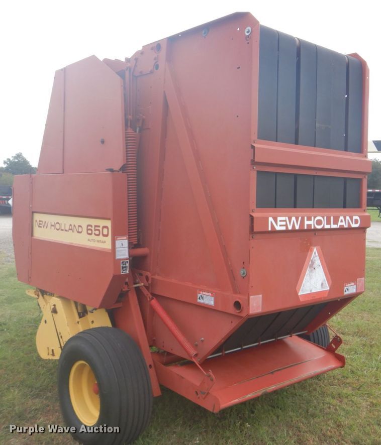 image for item GC9568 New Holland 650 round baler