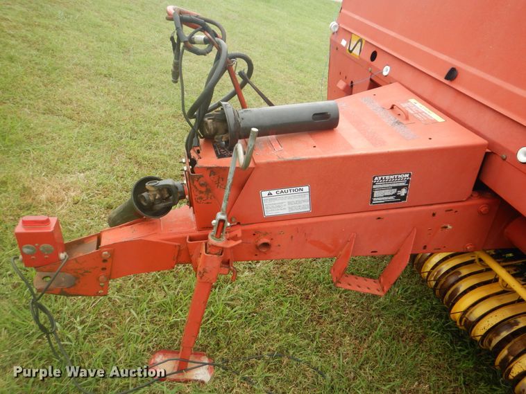 image for item GC9568 New Holland 650 round baler