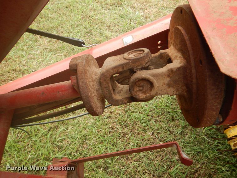 image for item GC9568 New Holland 650 round baler