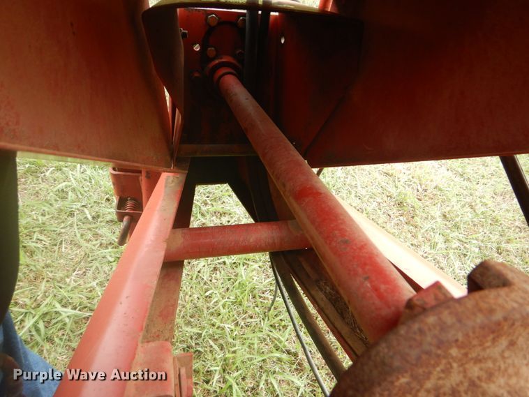 image for item GC9568 New Holland 650 round baler