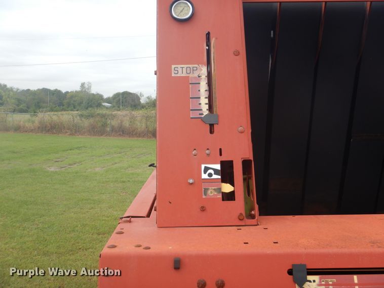 image for item GC9568 New Holland 650 round baler