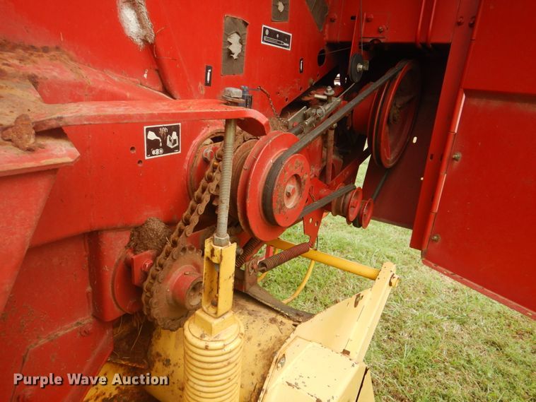 image for item GC9568 New Holland 650 round baler