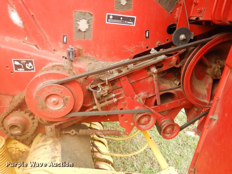 image for item GC9568 New Holland 650 round baler