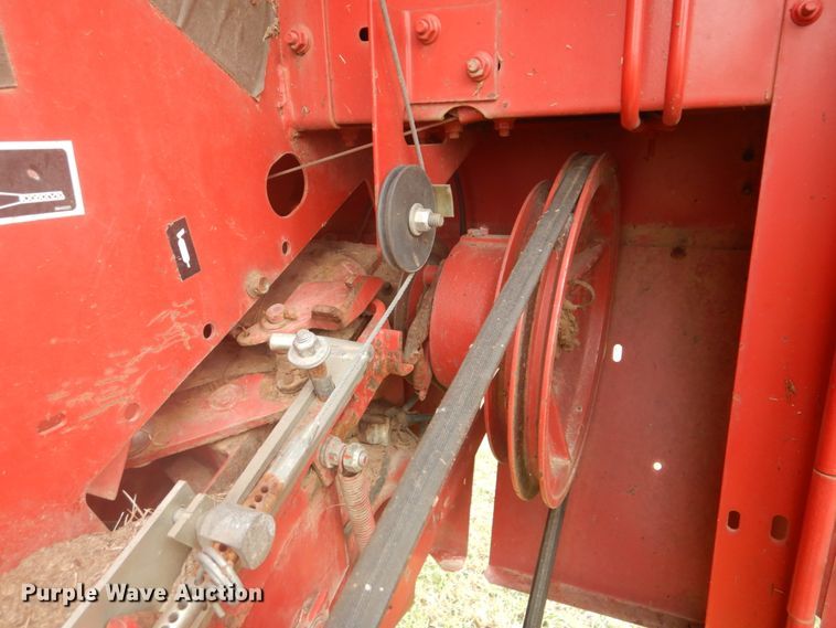 image for item GC9568 New Holland 650 round baler