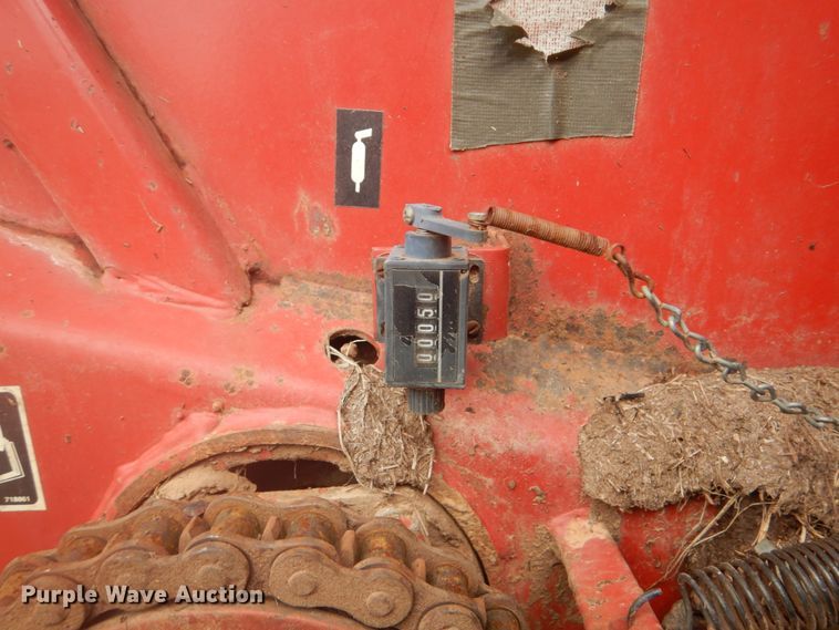 image for item GC9568 New Holland 650 round baler