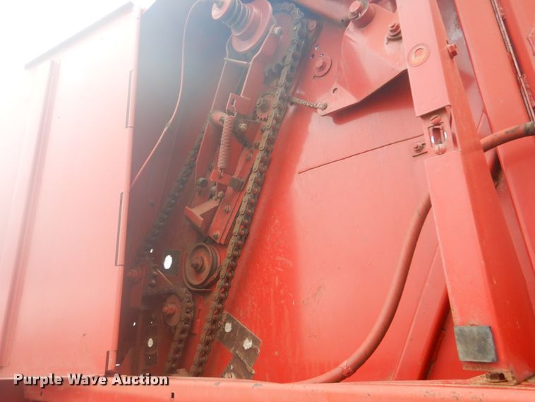 image for item GC9568 New Holland 650 round baler