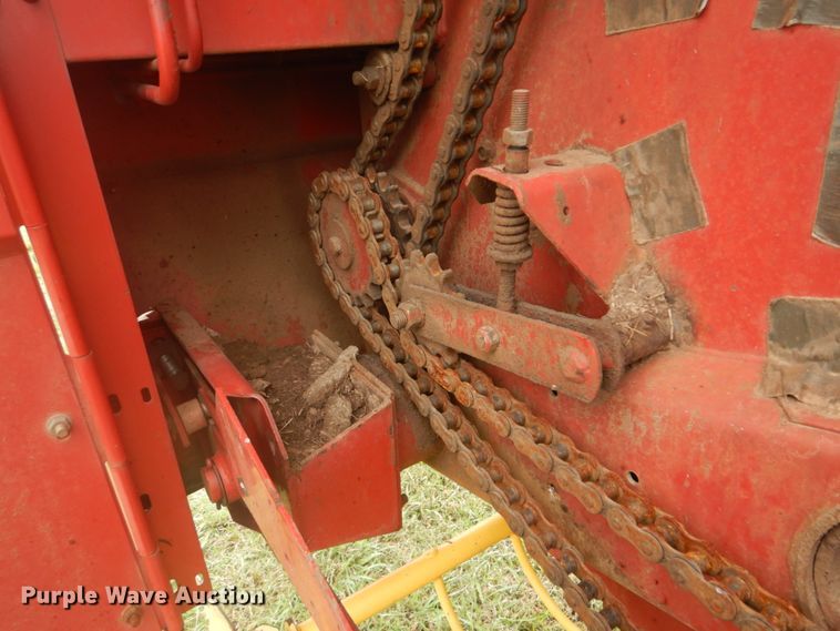 image for item GC9568 New Holland 650 round baler