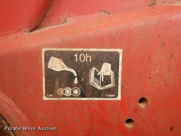 image for item GC9568 New Holland 650 round baler