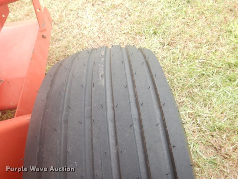 image for item GC9568 New Holland 650 round baler