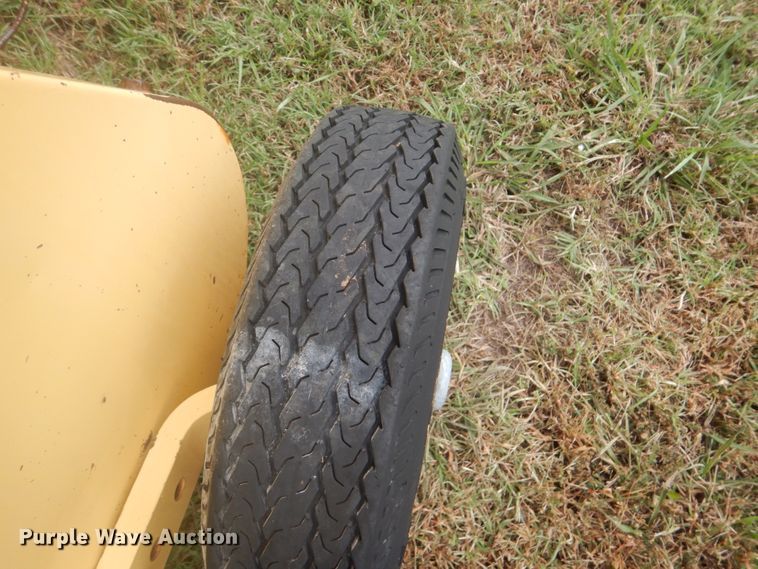 image for item GC9568 New Holland 650 round baler