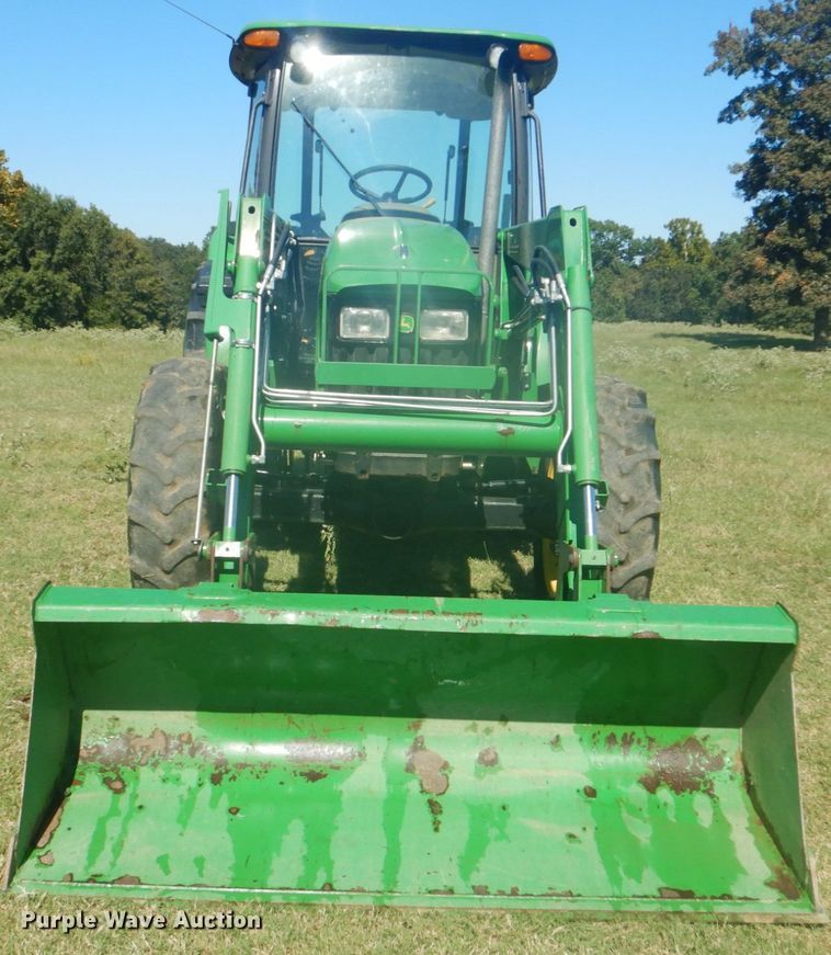 image for item GC9579 2009 John Deere 5083E MFWD tractor