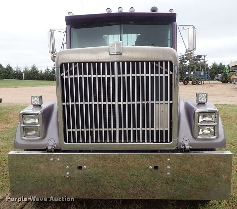 image for item DB7706 1988 International 9370 semi truck