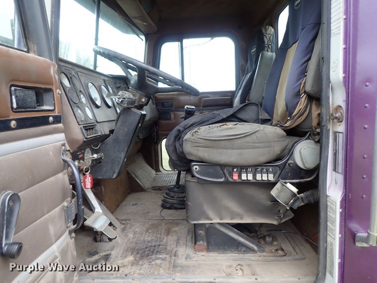 image for item DB7706 1988 International 9370 semi truck