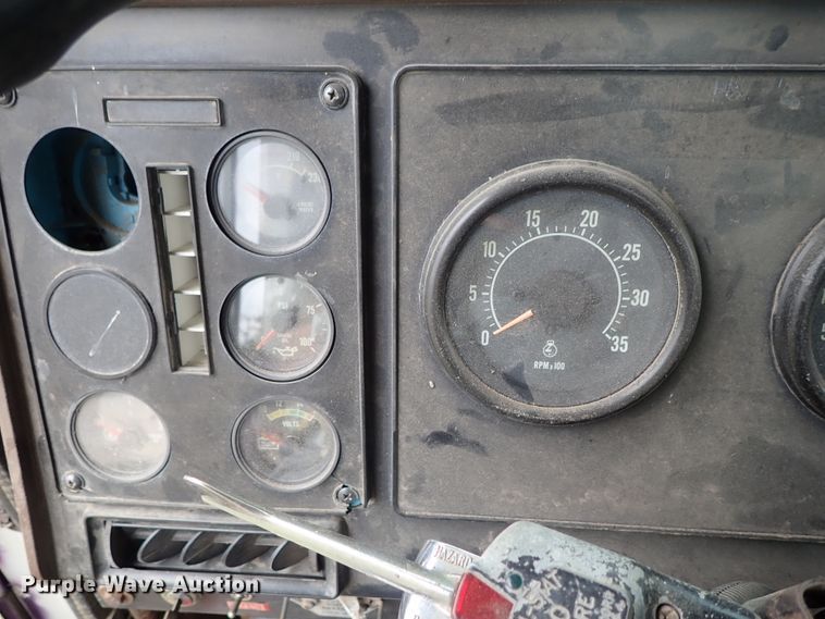 image for item DB7706 1988 International 9370 semi truck