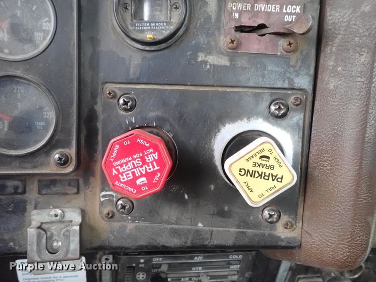 image for item DB7706 1988 International 9370 semi truck