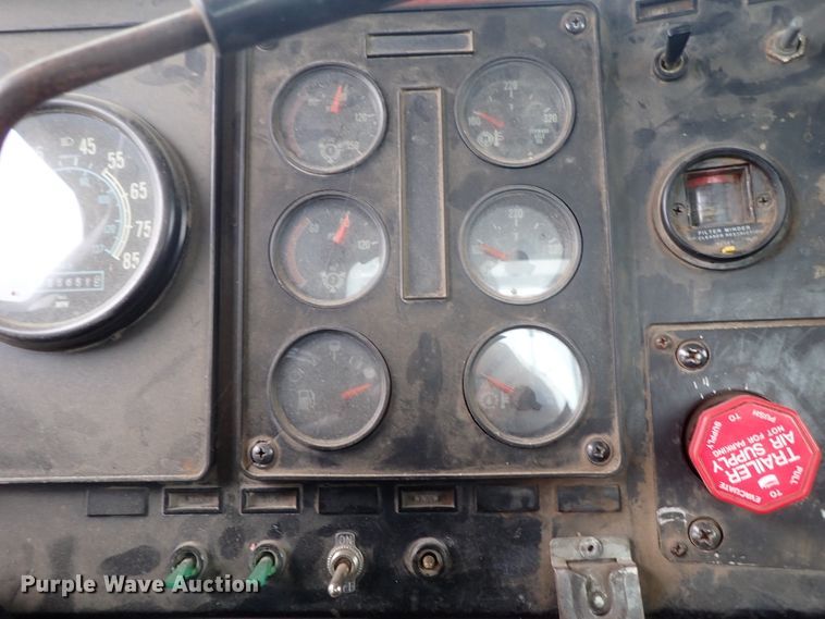 image for item DB7706 1988 International 9370 semi truck