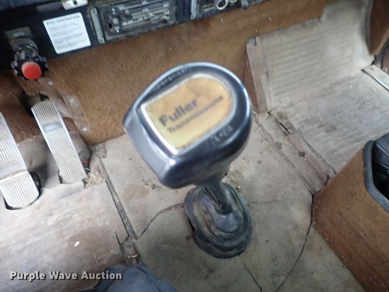 image for item DB7706 1988 International 9370 semi truck