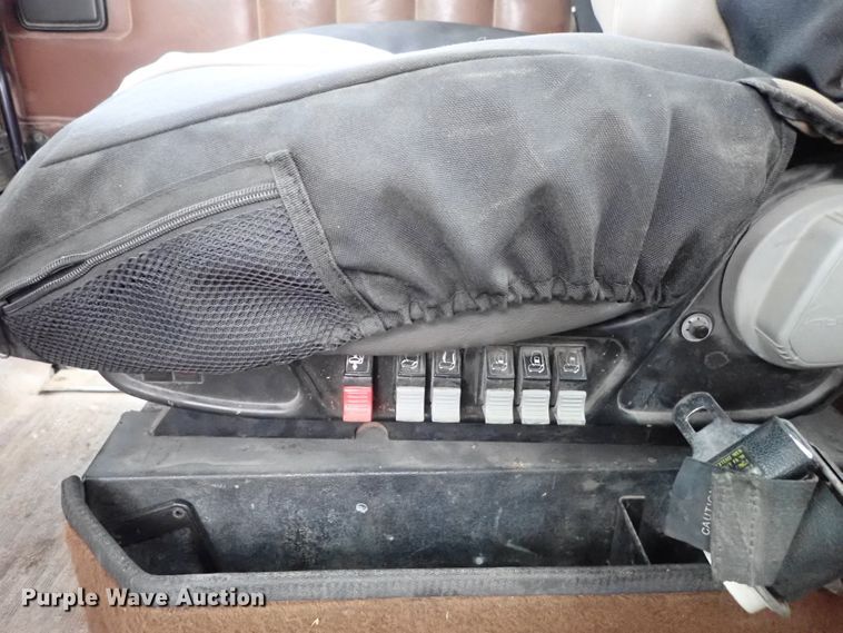 image for item DB7706 1988 International 9370 semi truck