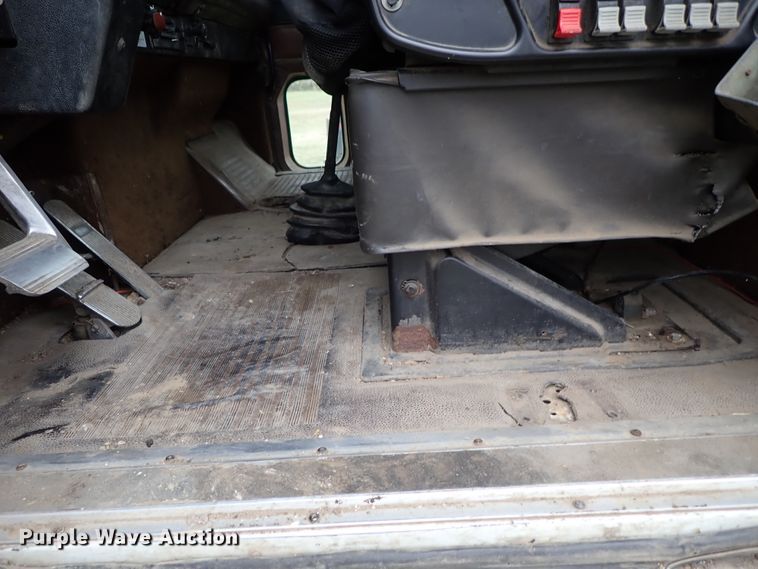 image for item DB7706 1988 International 9370 semi truck