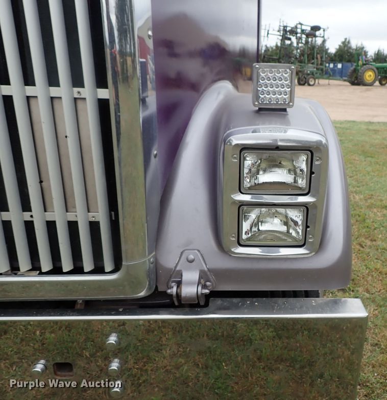 image for item DB7706 1988 International 9370 semi truck