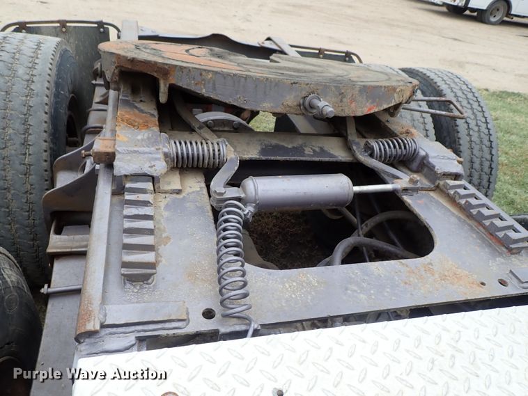 image for item DB7706 1988 International 9370 semi truck