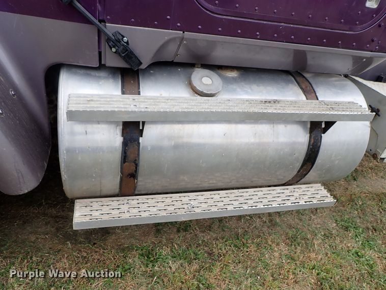 image for item DB7706 1988 International 9370 semi truck