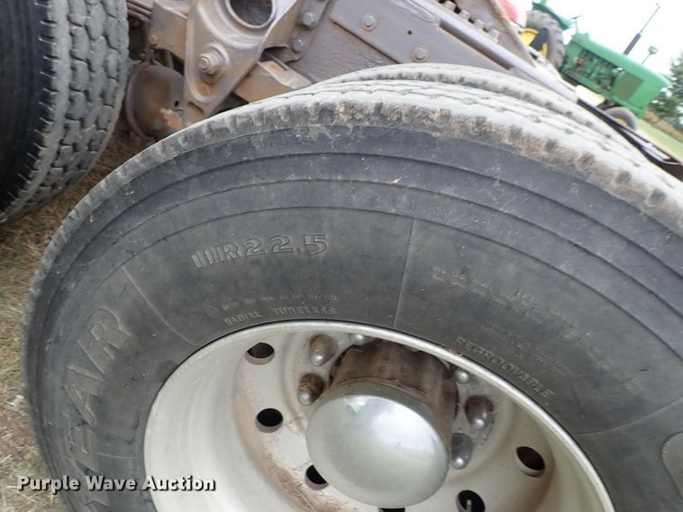 image for item DB7706 1988 International 9370 semi truck