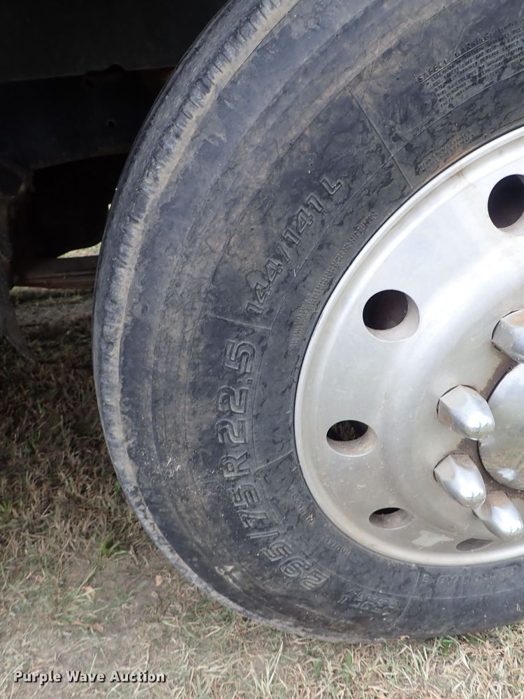 image for item DB7706 1988 International 9370 semi truck