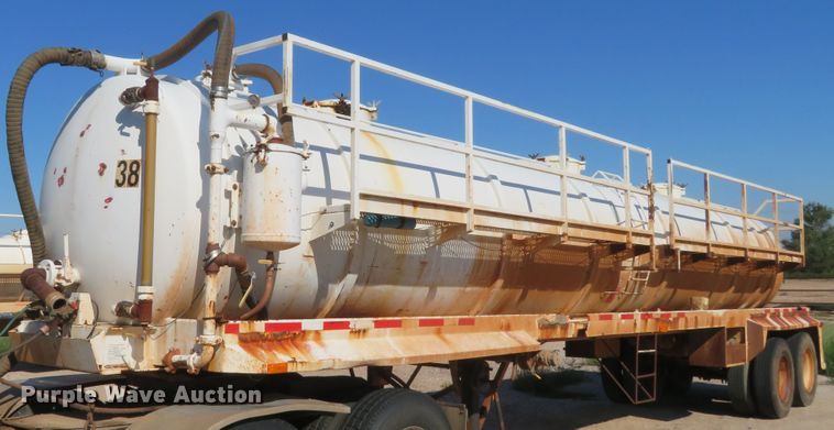 image for item DC0789 2006 Eagle vacuum tank trailer