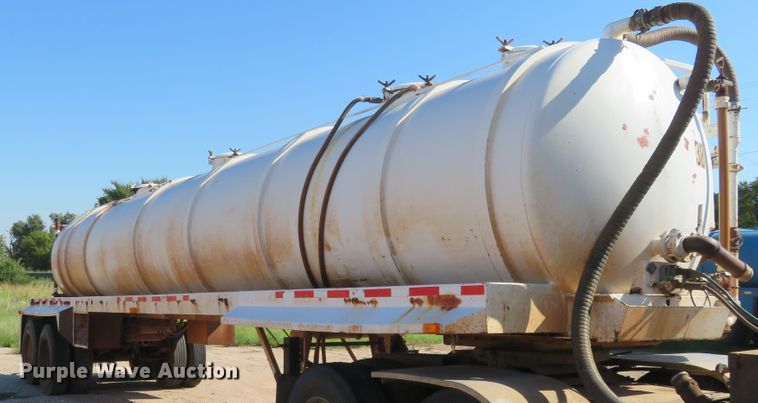 image for item DC0789 2006 Eagle vacuum tank trailer