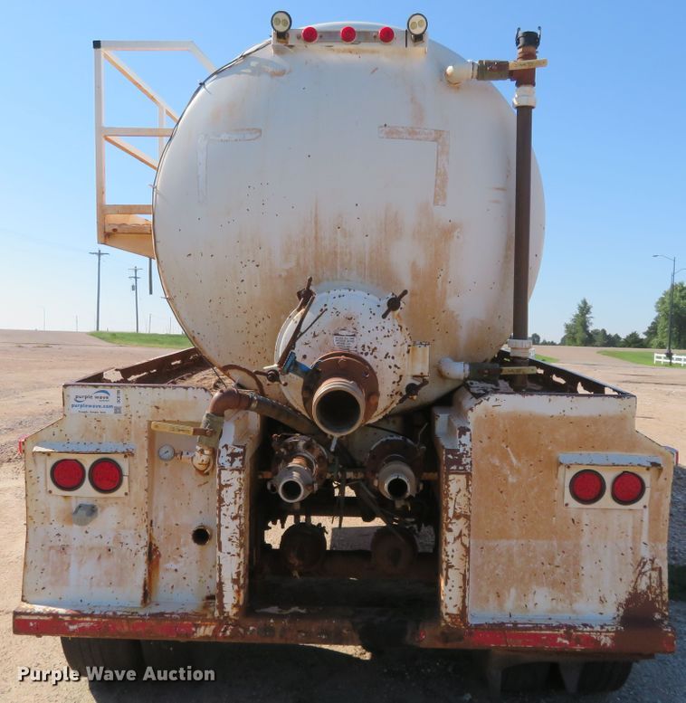 image for item DC0789 2006 Eagle vacuum tank trailer