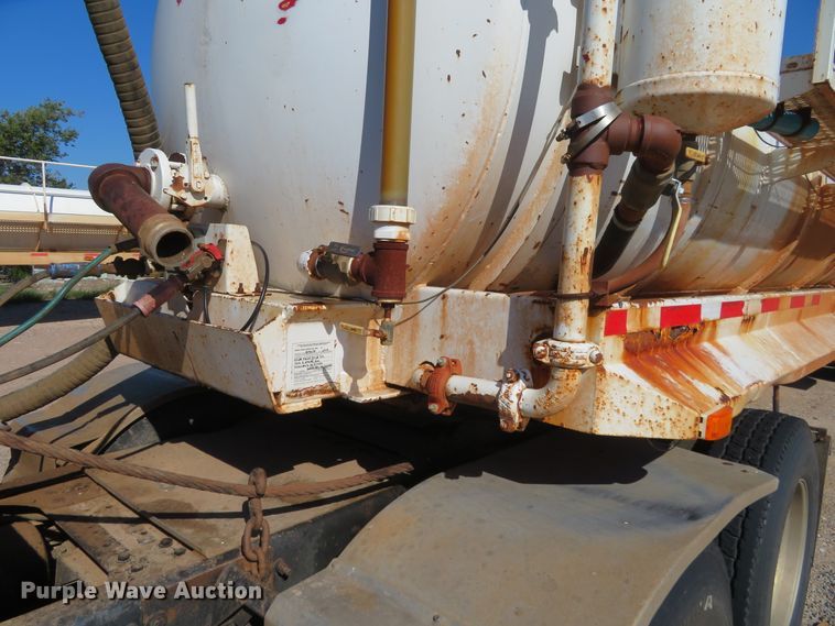 image for item DC0789 2006 Eagle vacuum tank trailer