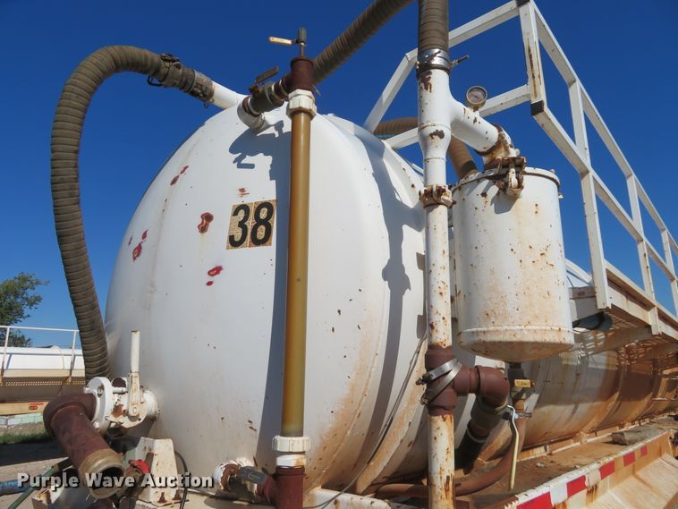 image for item DC0789 2006 Eagle vacuum tank trailer