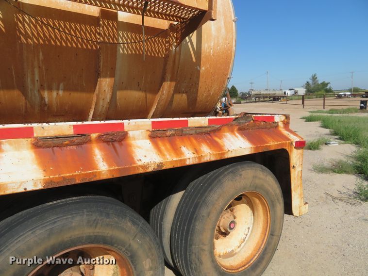 image for item DC0789 2006 Eagle vacuum tank trailer