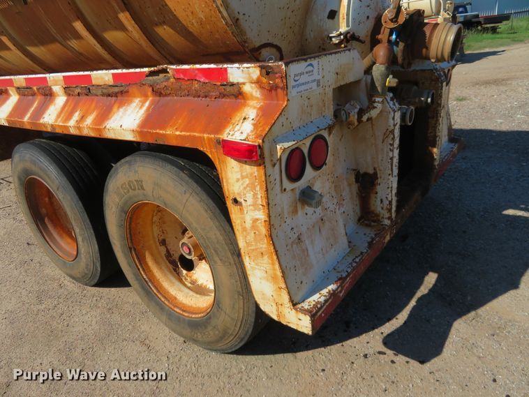 image for item DC0789 2006 Eagle vacuum tank trailer