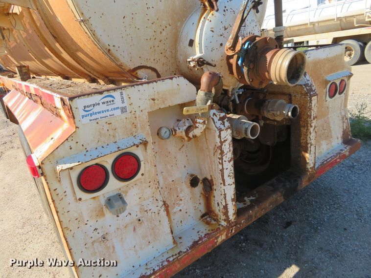 image for item DC0789 2006 Eagle vacuum tank trailer