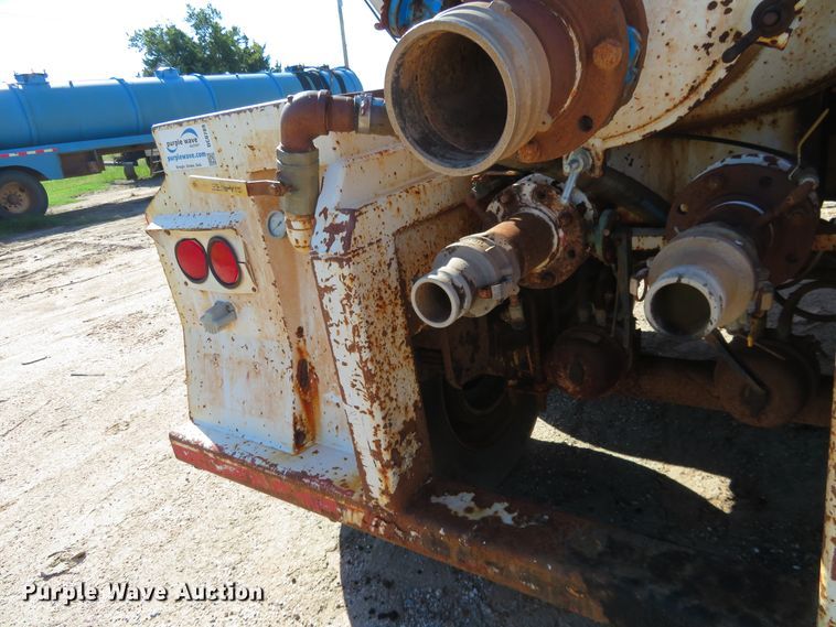 image for item DC0789 2006 Eagle vacuum tank trailer