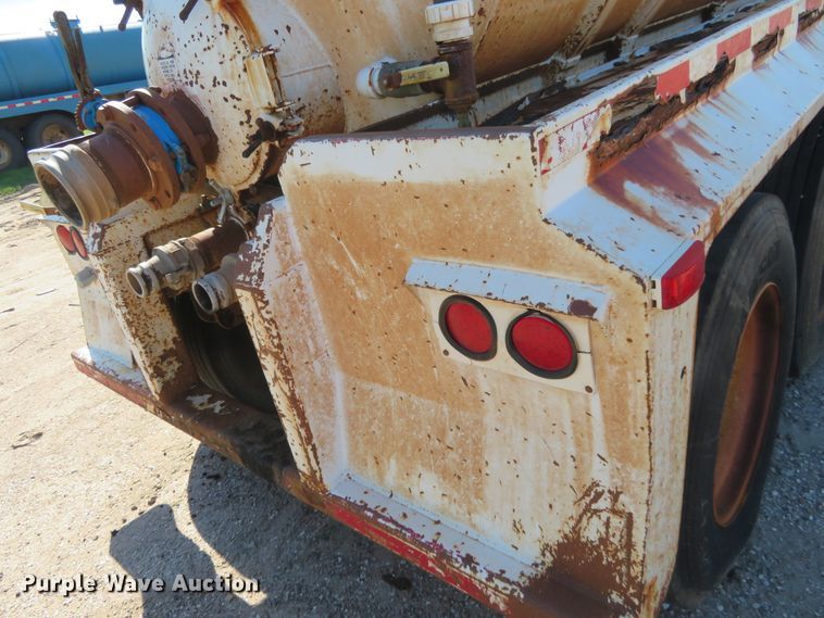 image for item DC0789 2006 Eagle vacuum tank trailer